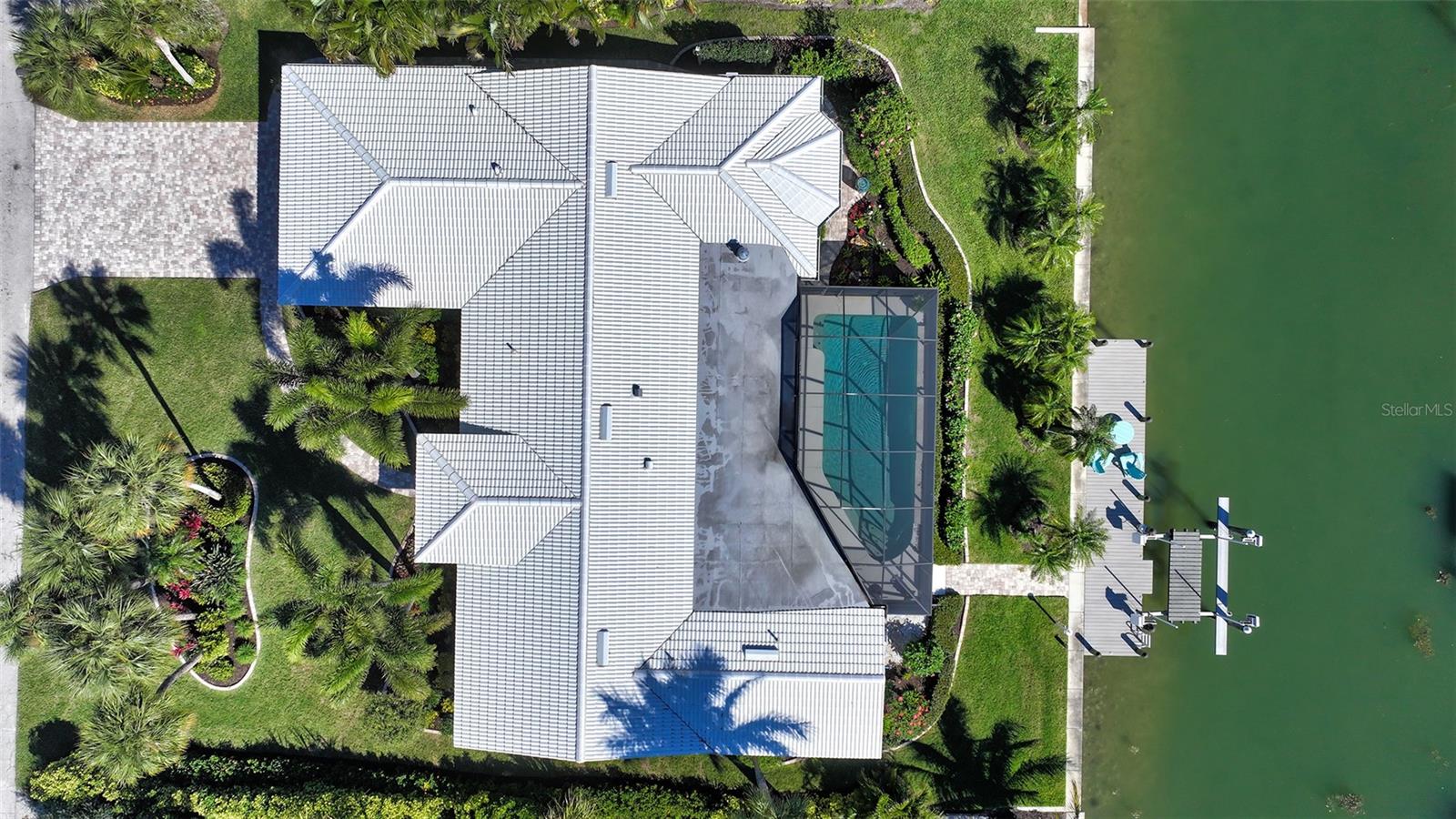 COUNTRY CLUB SHORES - Residential