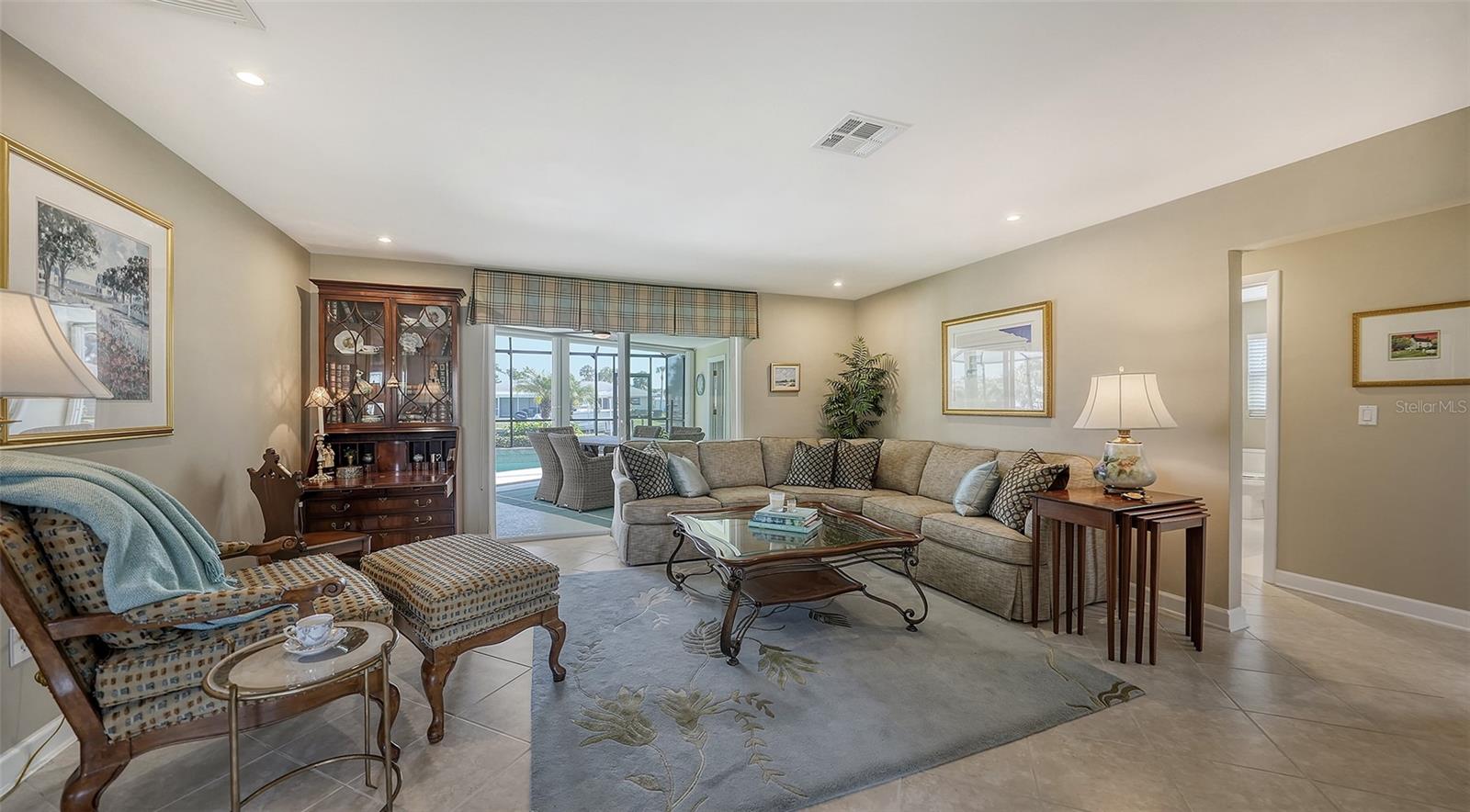 COUNTRY CLUB SHORES - Residential