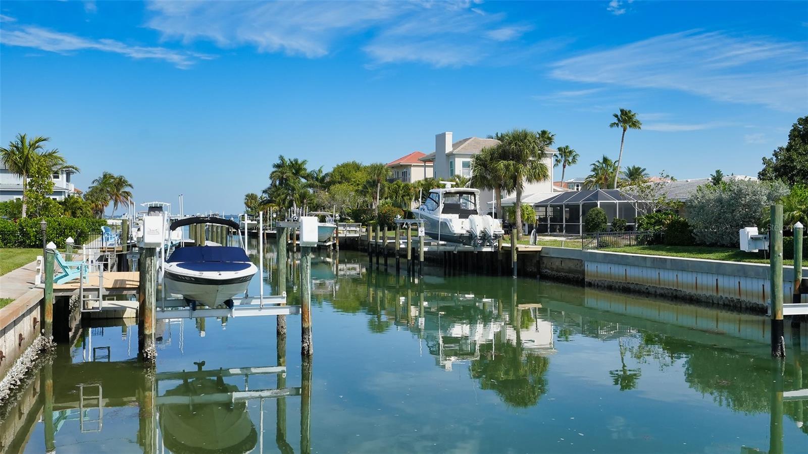 COUNTRY CLUB SHORES - Residential