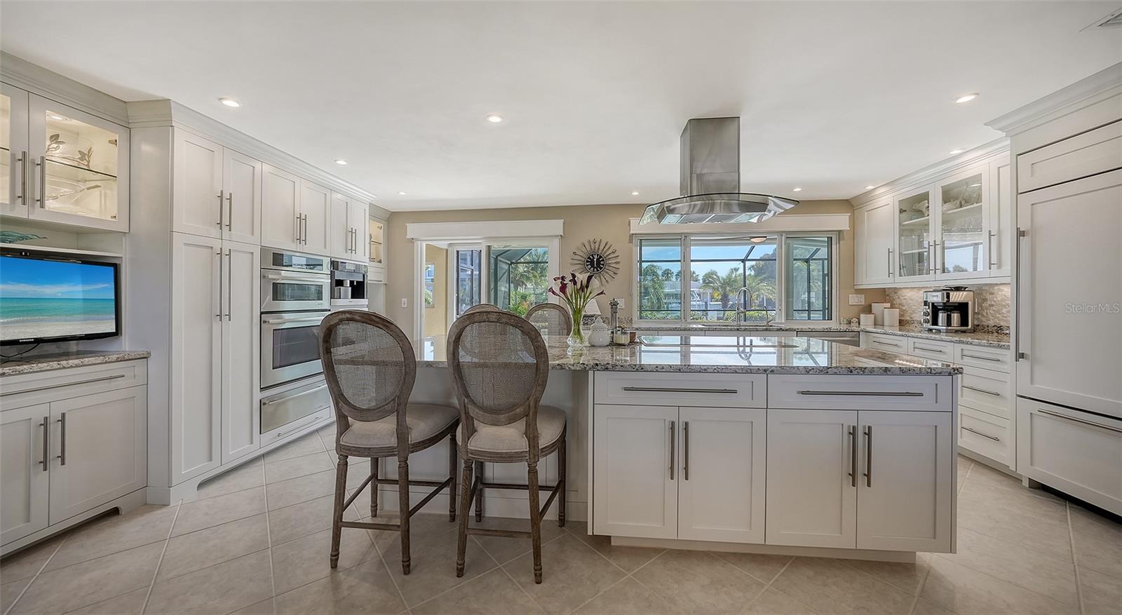 COUNTRY CLUB SHORES - Residential