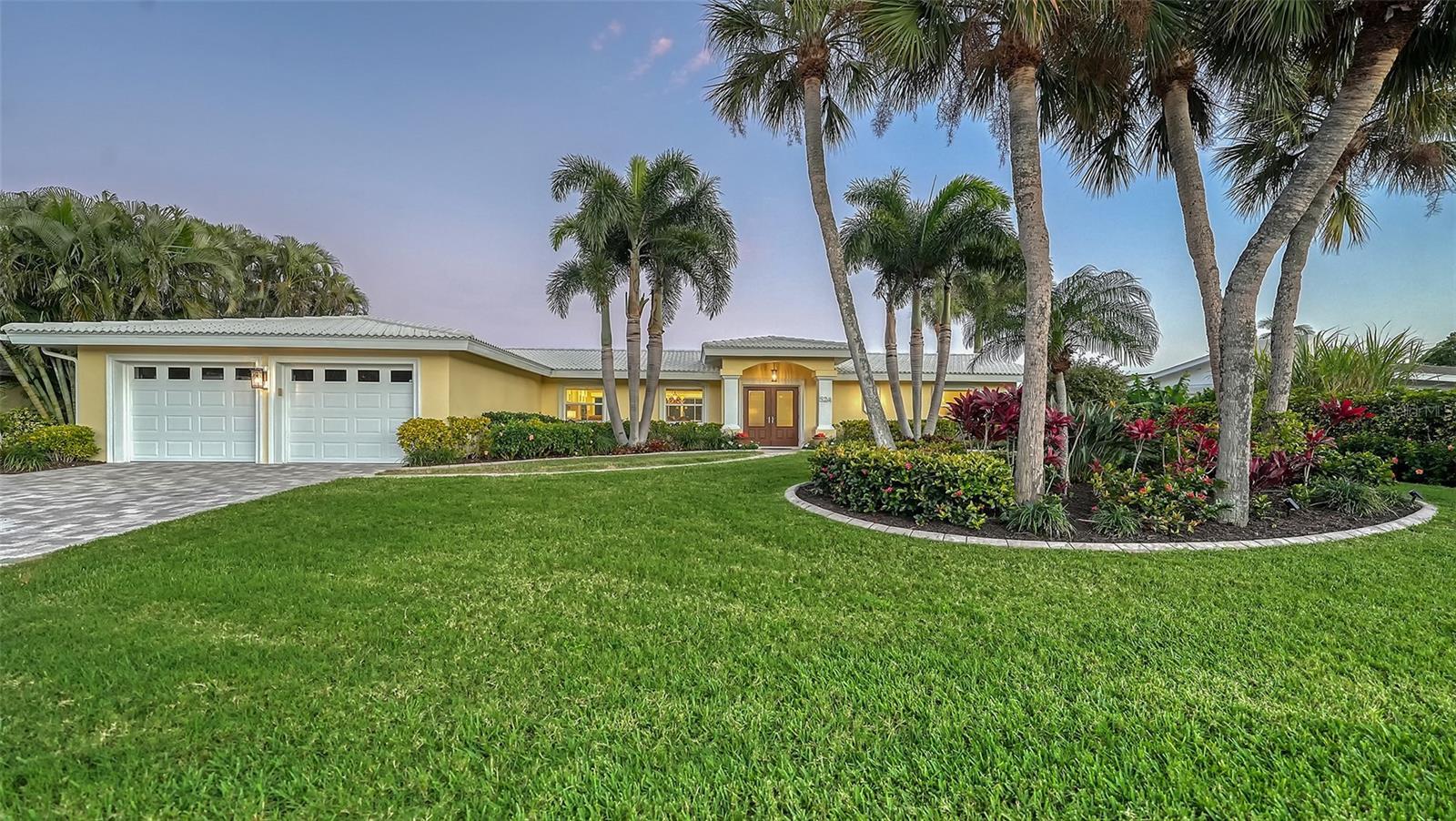 COUNTRY CLUB SHORES - Residential