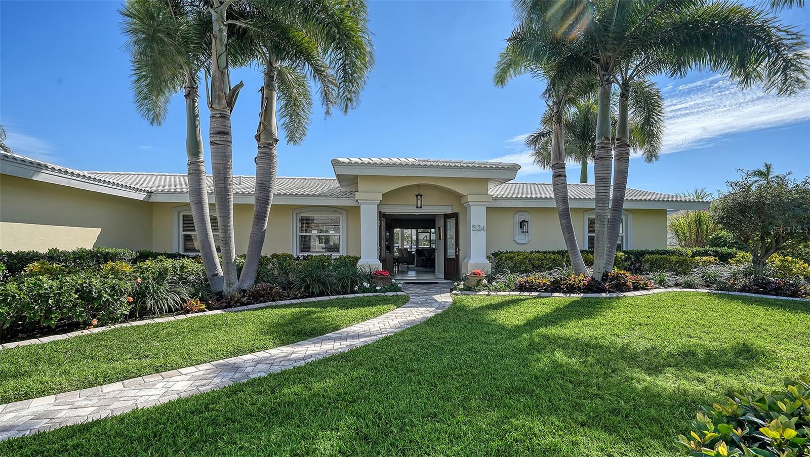 COUNTRY CLUB SHORES - Residential