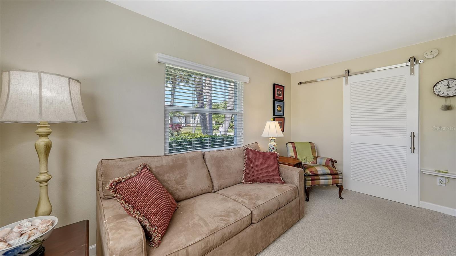 COUNTRY CLUB SHORES - Residential