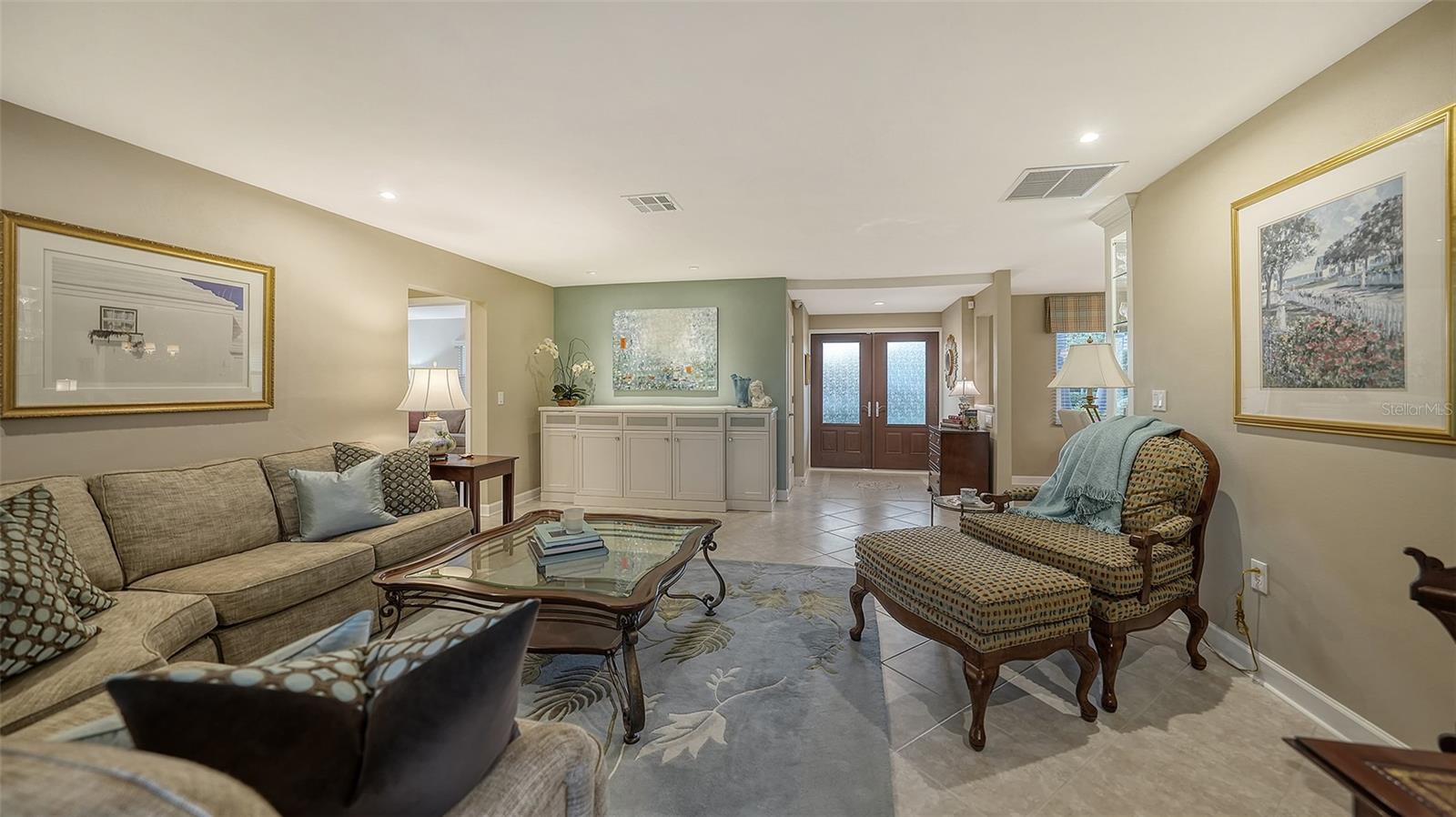 COUNTRY CLUB SHORES - Residential