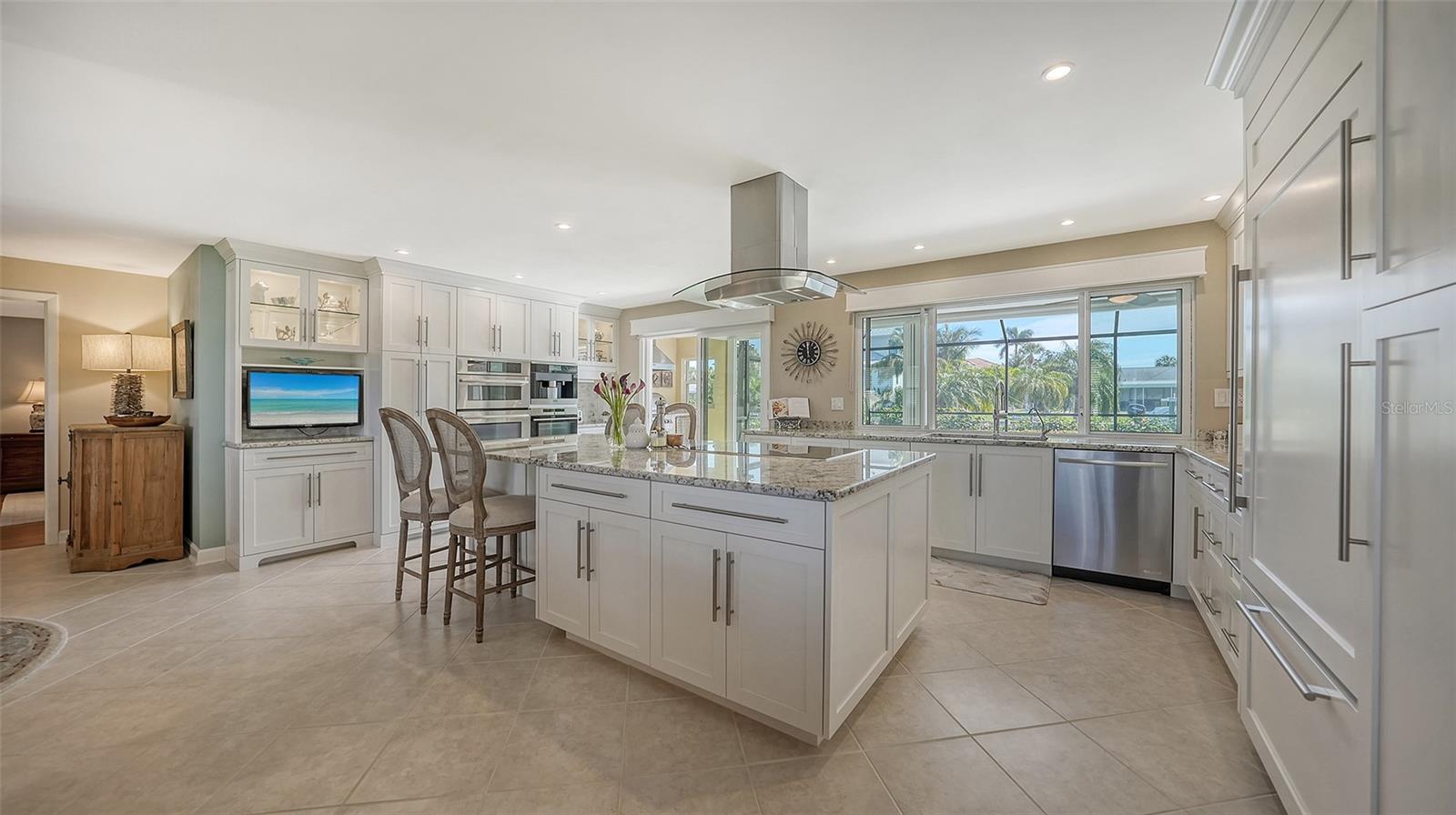 COUNTRY CLUB SHORES - Residential