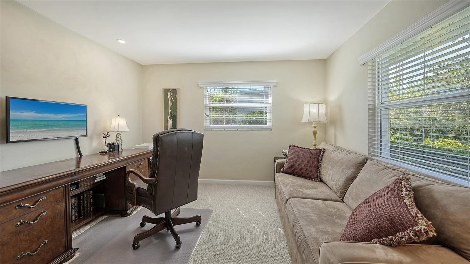 COUNTRY CLUB SHORES - Residential