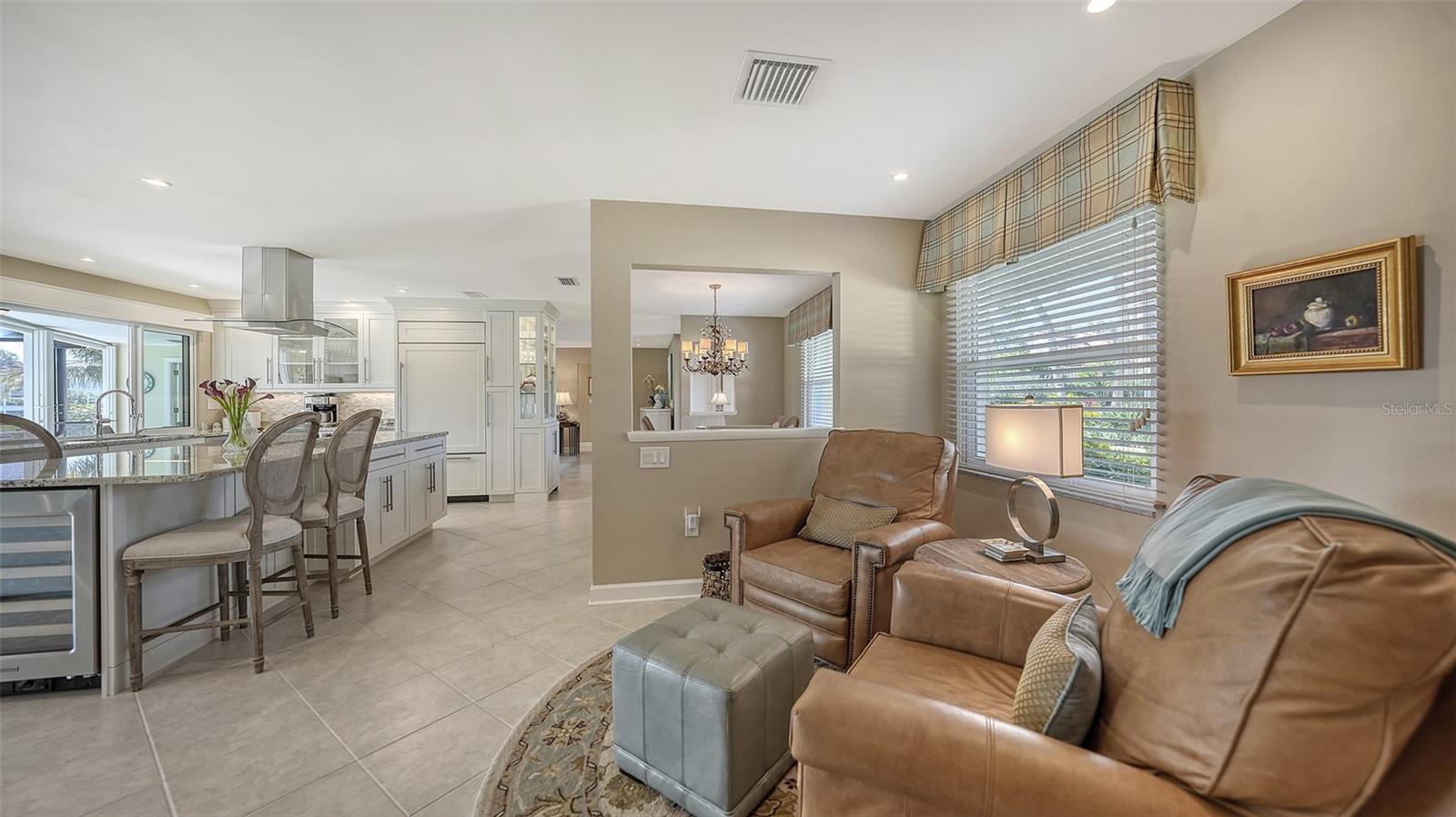 COUNTRY CLUB SHORES - Residential