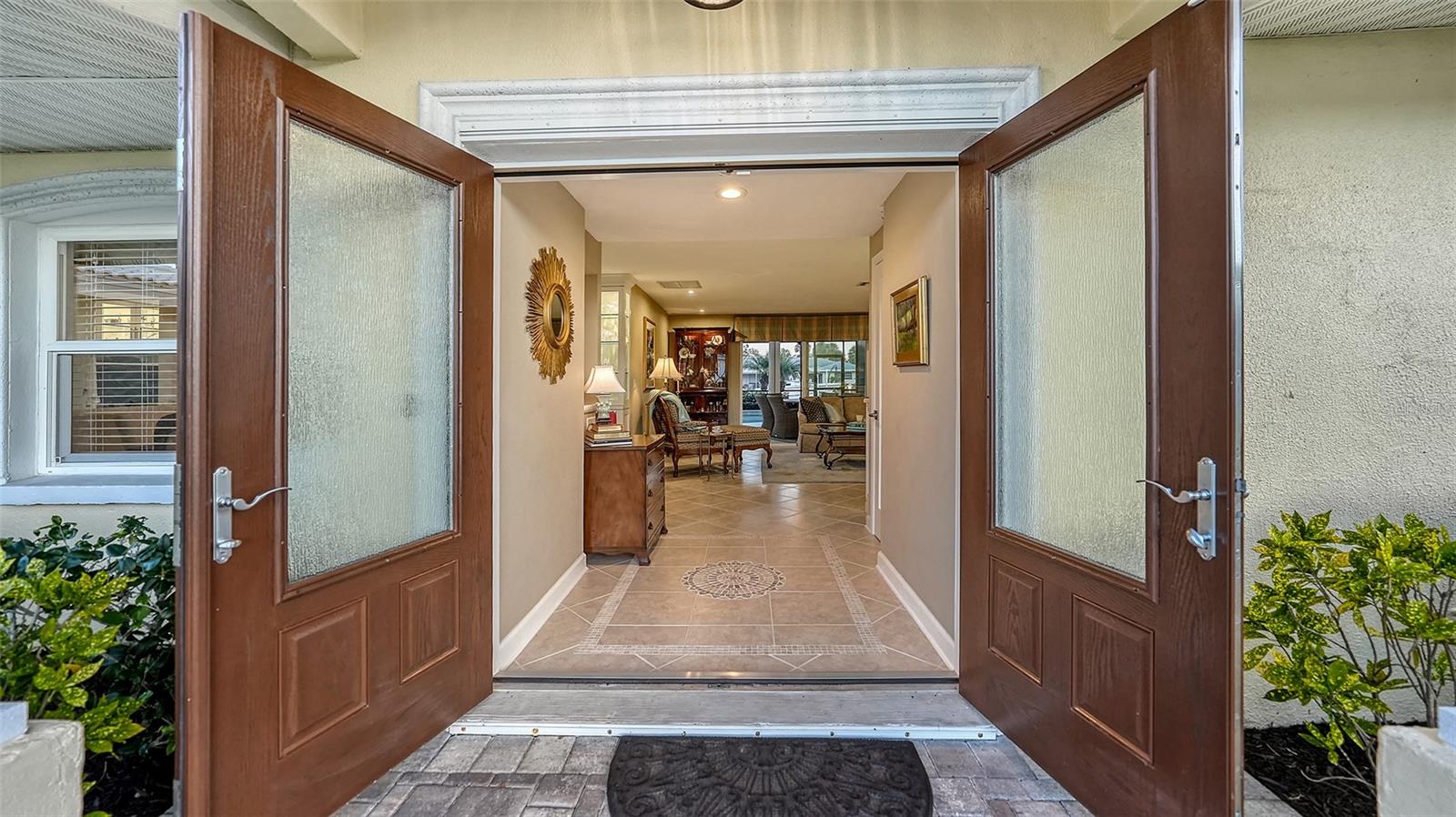 COUNTRY CLUB SHORES - Residential