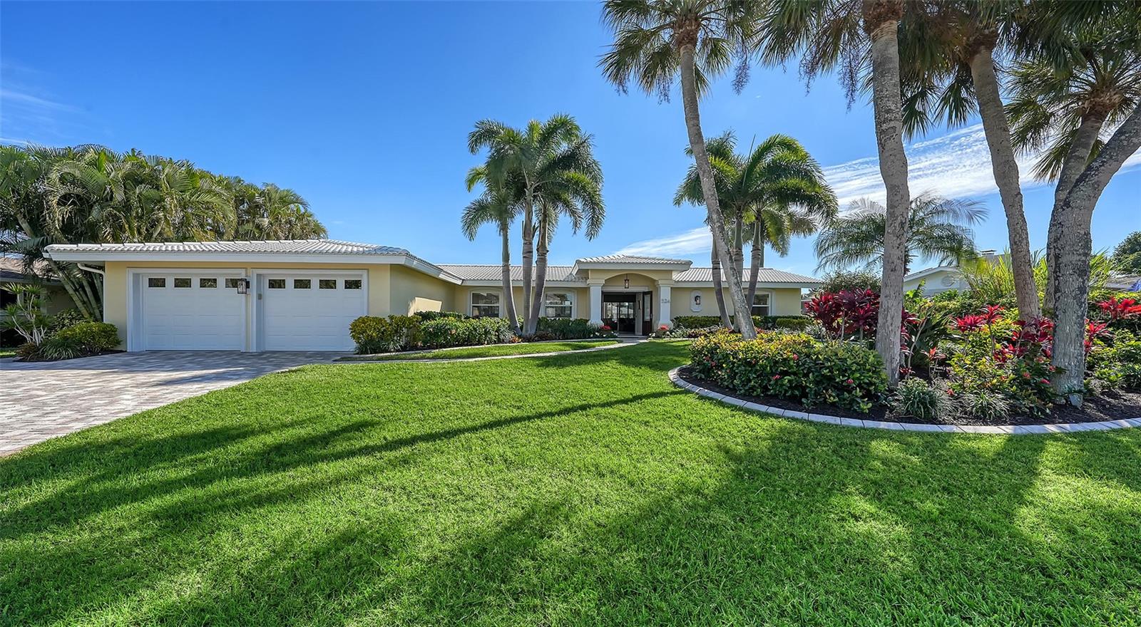 COUNTRY CLUB SHORES - Residential