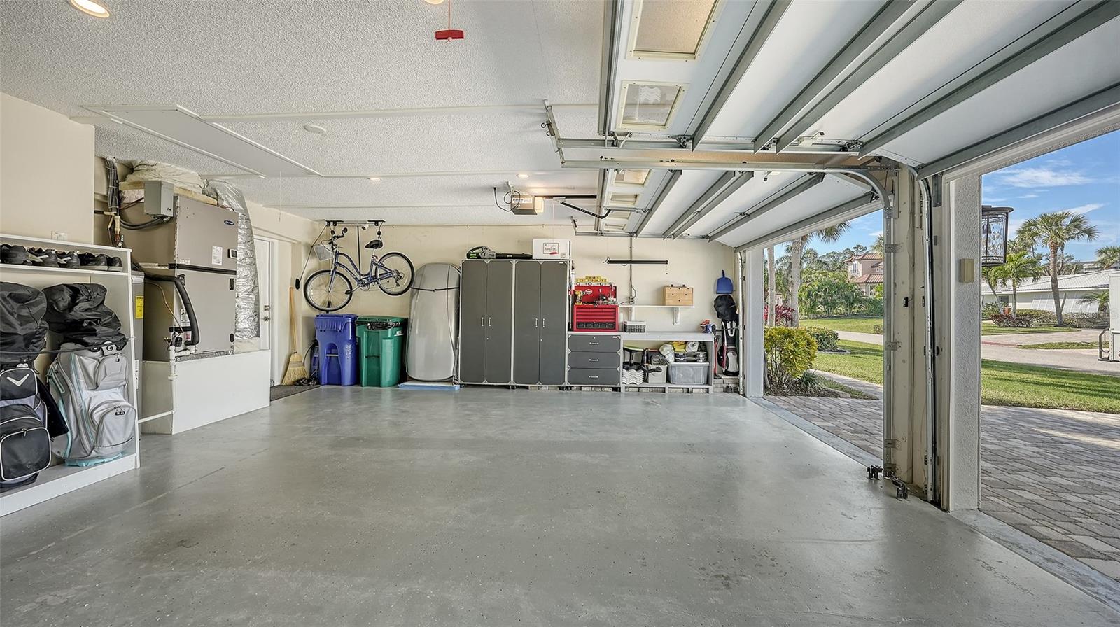 COUNTRY CLUB SHORES - Residential