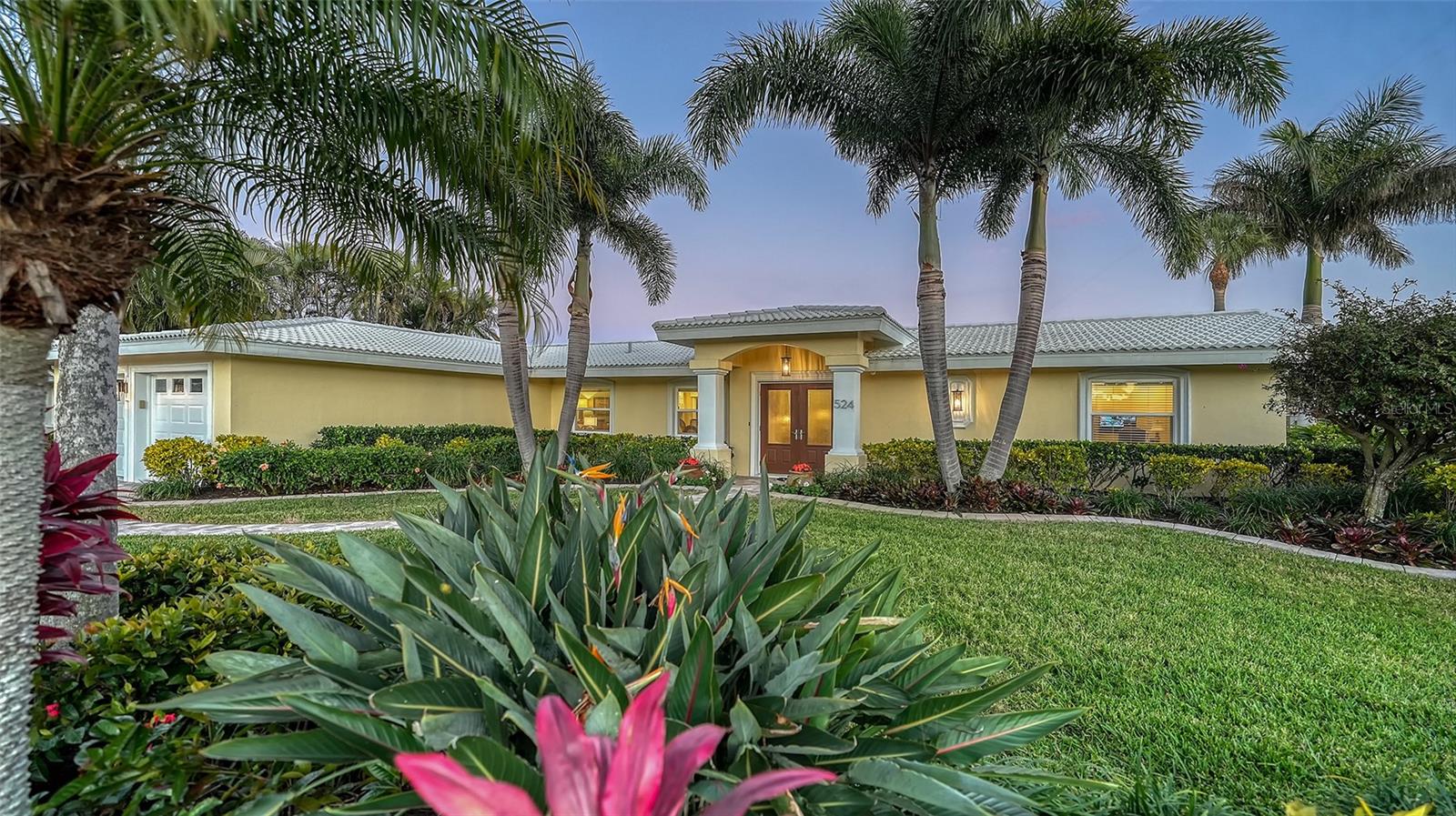 COUNTRY CLUB SHORES - Residential