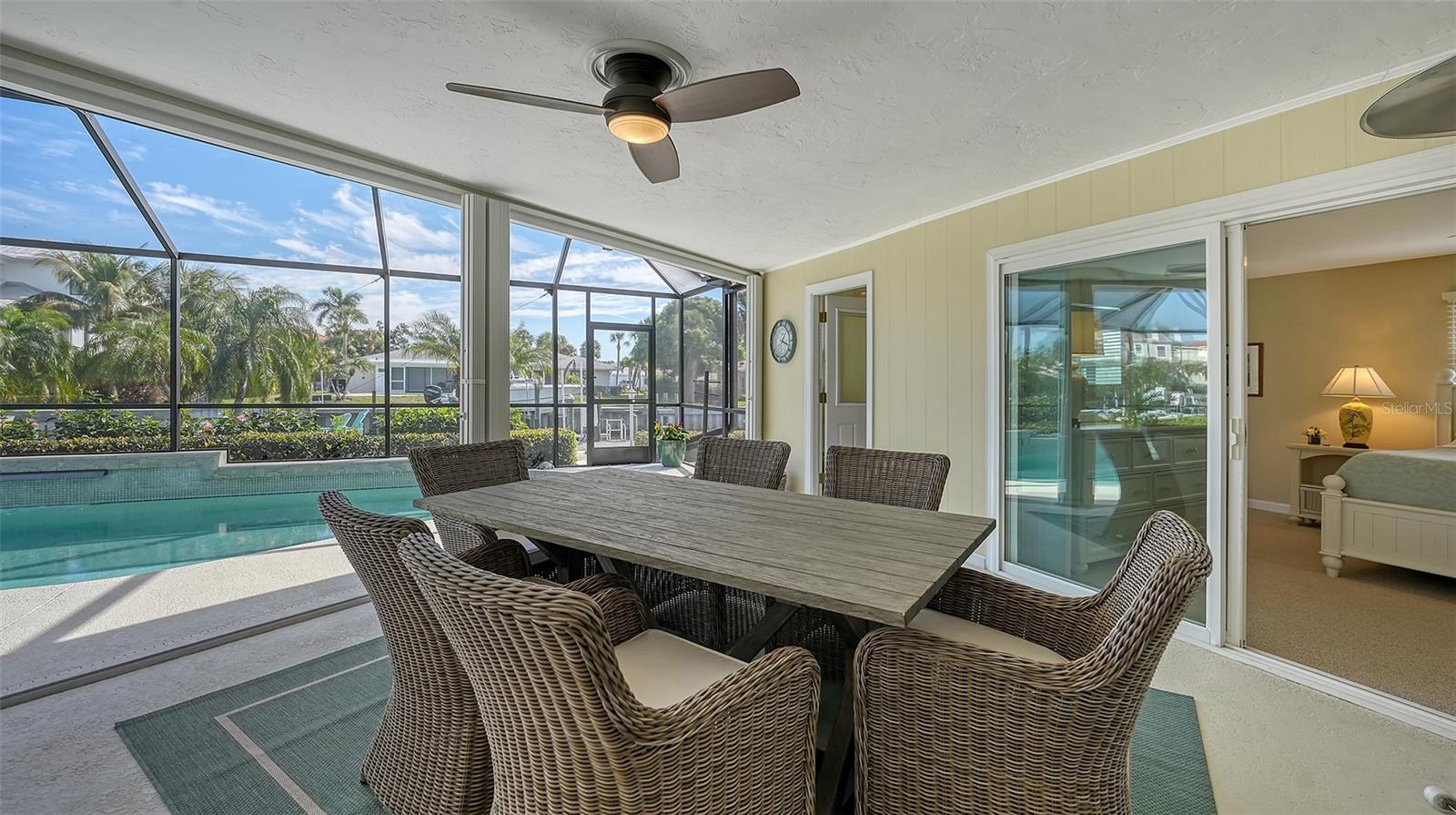 COUNTRY CLUB SHORES - Residential