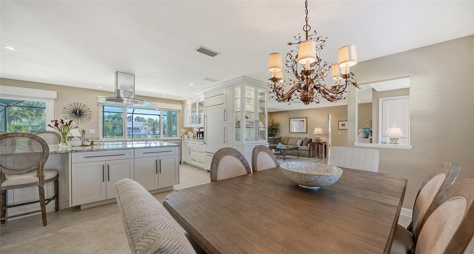 COUNTRY CLUB SHORES - Residential