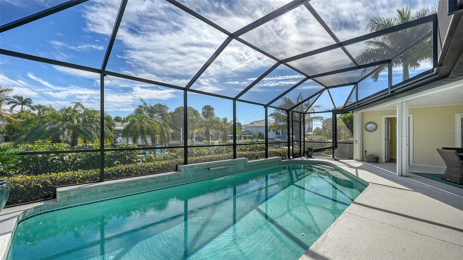 COUNTRY CLUB SHORES - Residential