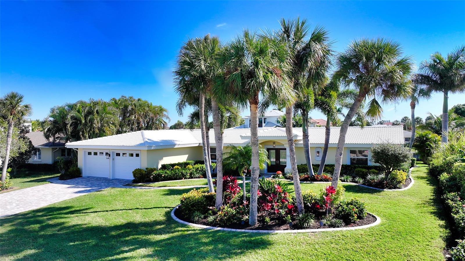 COUNTRY CLUB SHORES - Residential