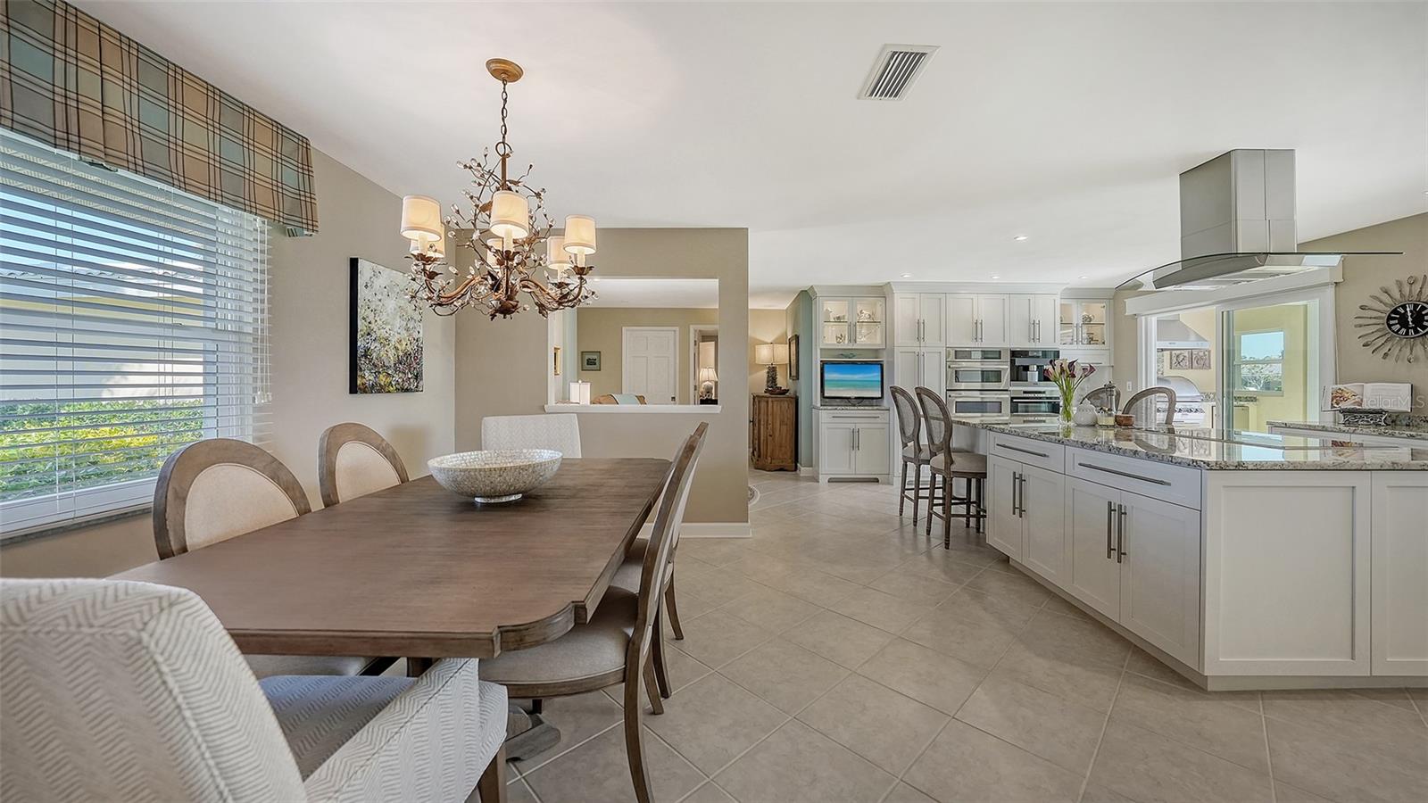 COUNTRY CLUB SHORES - Residential