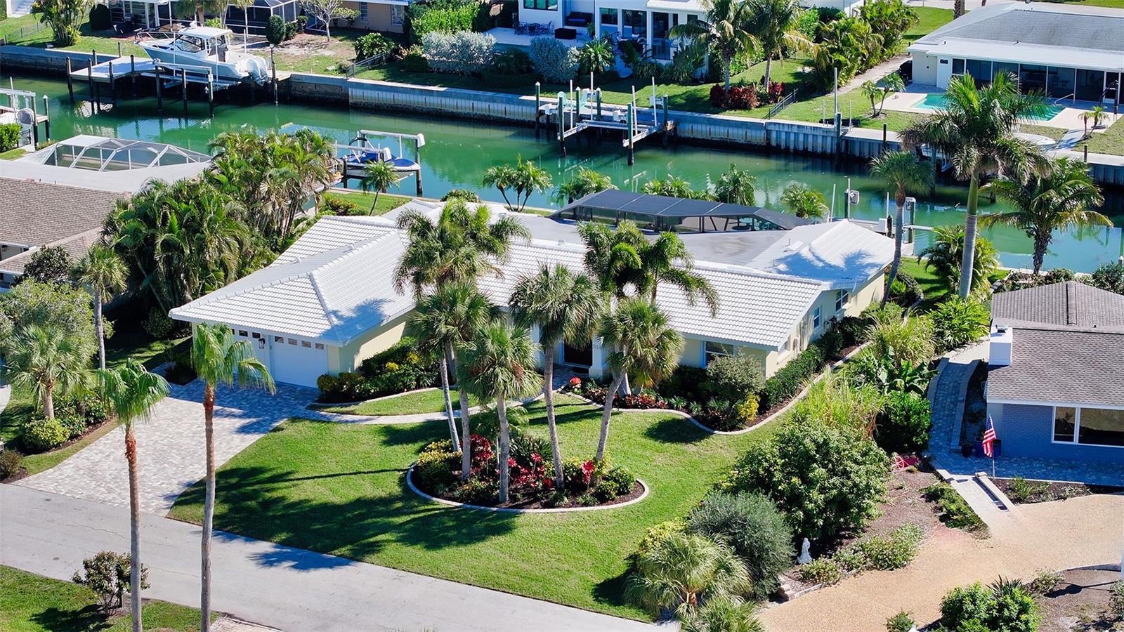 COUNTRY CLUB SHORES - Residential