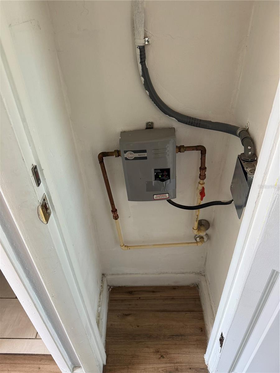 SHIEDERS SUB - Residential Lease