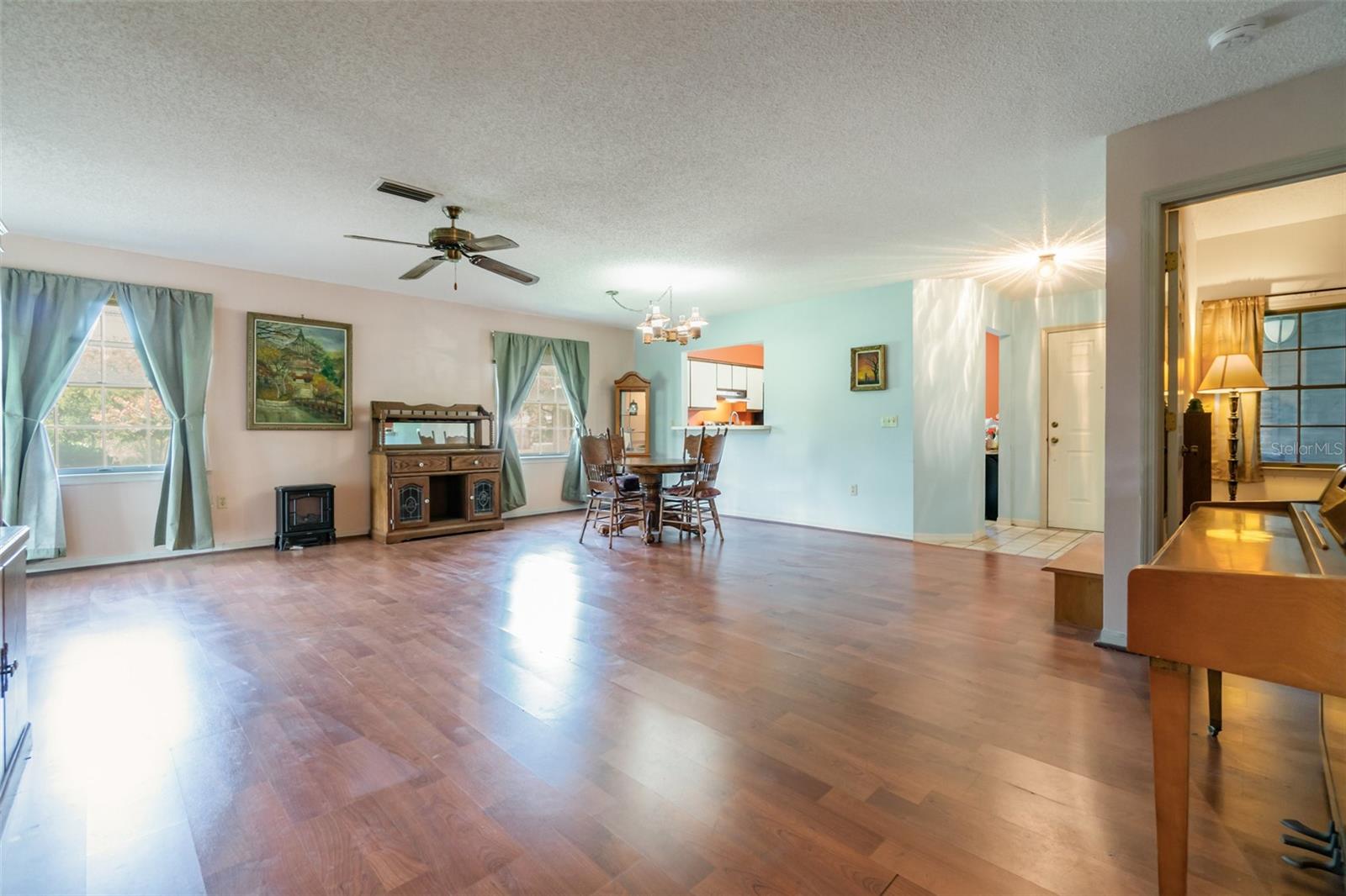 4207 HAMILTON COURT