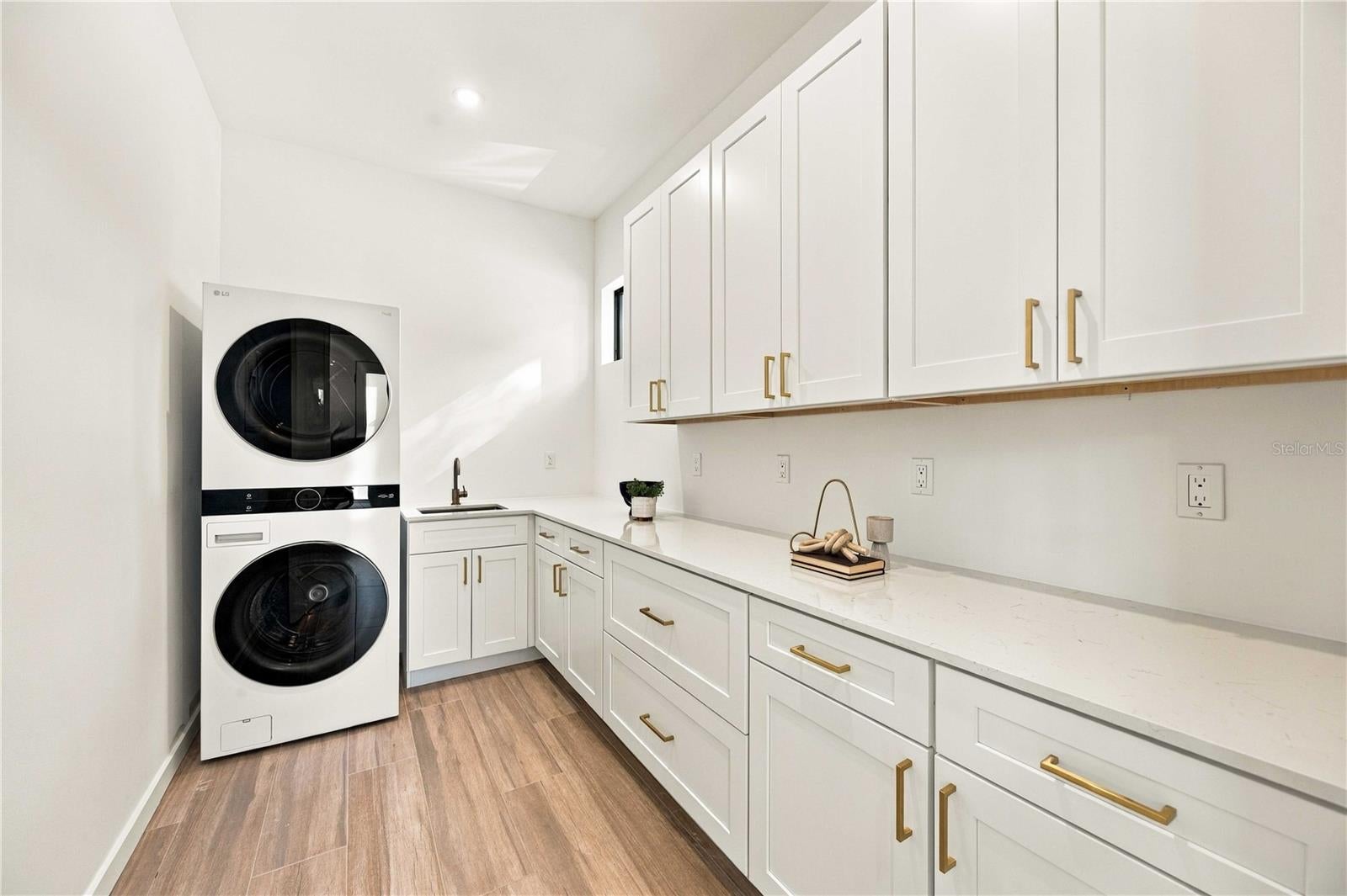 2258 Arlington St, Sarasota, FL, 34239, USA, 5 Bedrooms Bedrooms, ,6 BathroomsBathrooms,Residential,Active,2258 Arlington St,A4696669