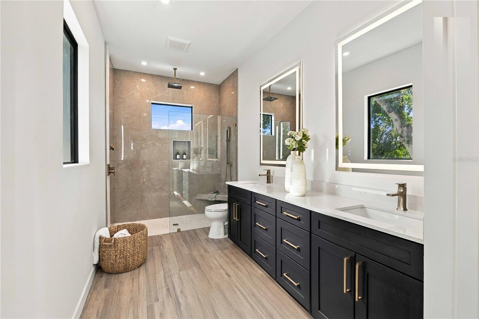2258 Arlington St, Sarasota, FL, 34239, USA, 5 Bedrooms Bedrooms, ,6 BathroomsBathrooms,Residential,Active,2258 Arlington St,A4696669