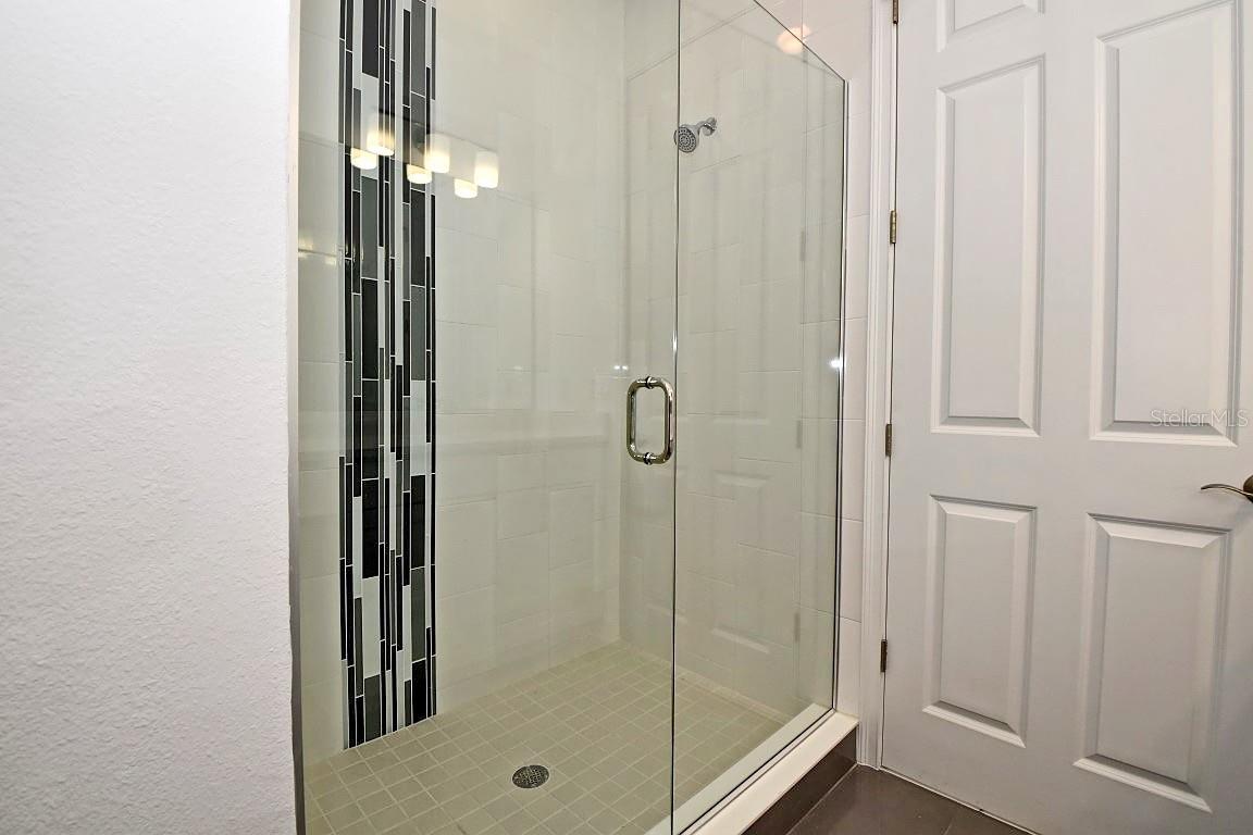 GRANDE OAKS AT HEATHROW - Residential Lease