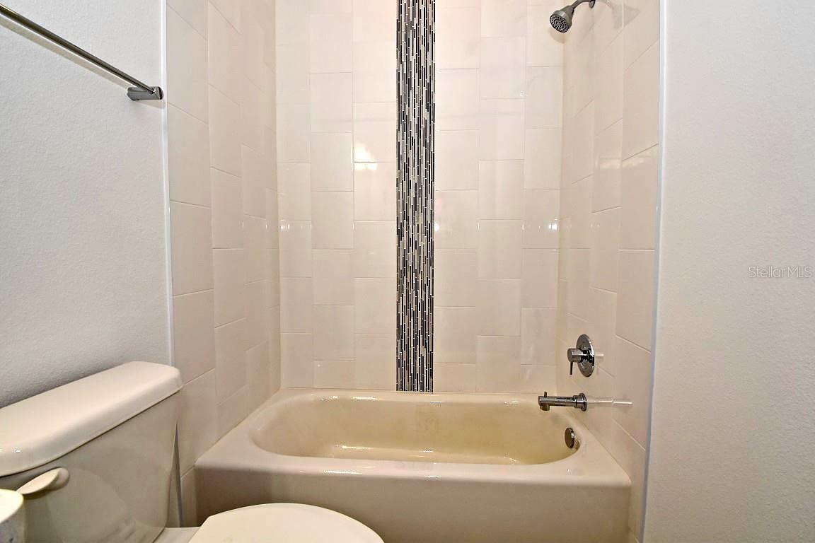 GRANDE OAKS AT HEATHROW - Residential Lease