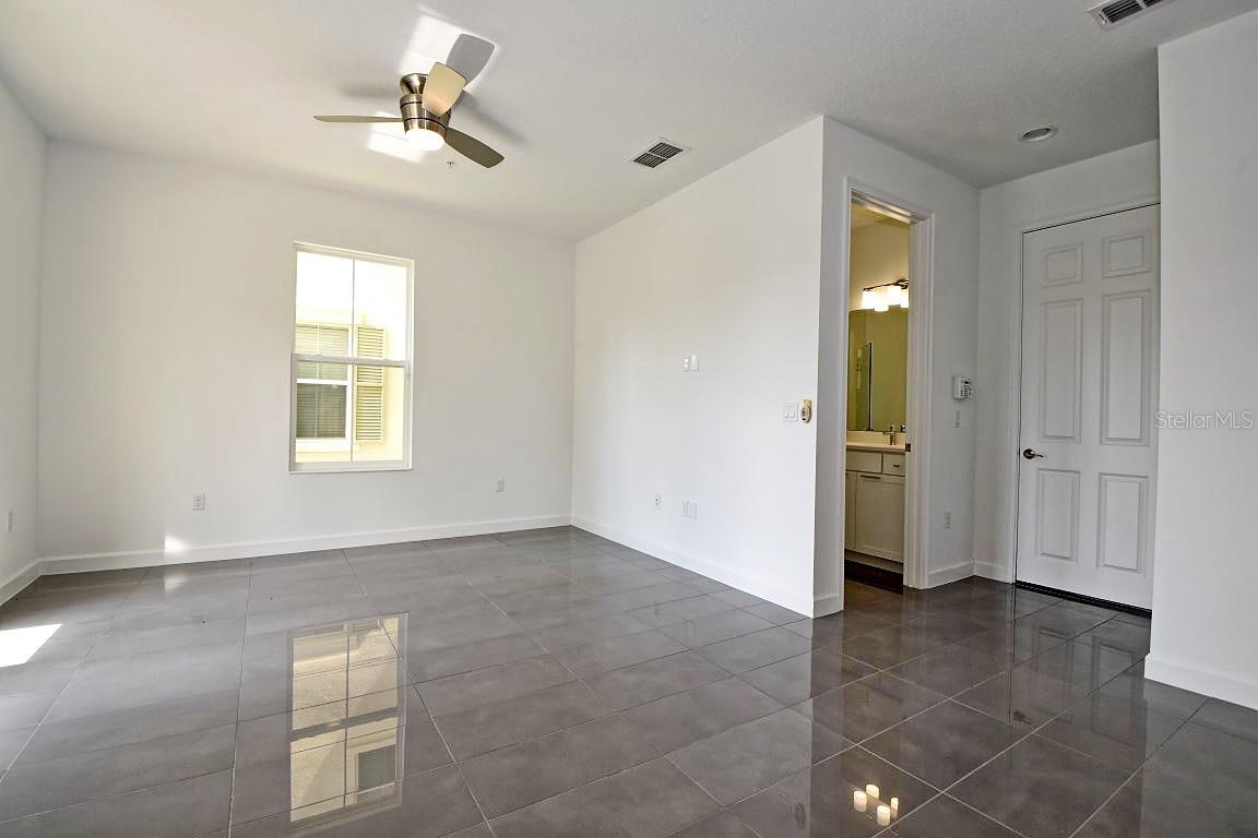 GRANDE OAKS AT HEATHROW - Residential Lease