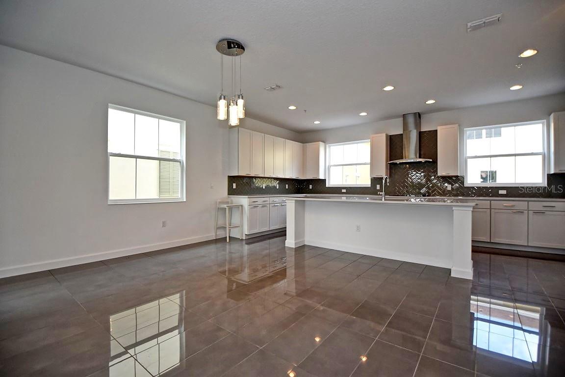 GRANDE OAKS AT HEATHROW - Residential Lease