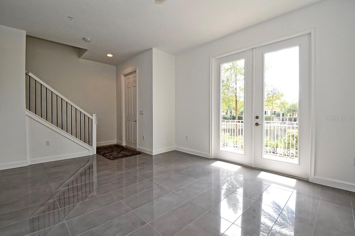 GRANDE OAKS AT HEATHROW - Residential Lease