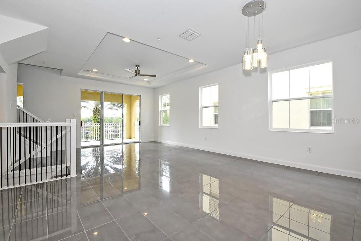 GRANDE OAKS AT HEATHROW - Residential Lease