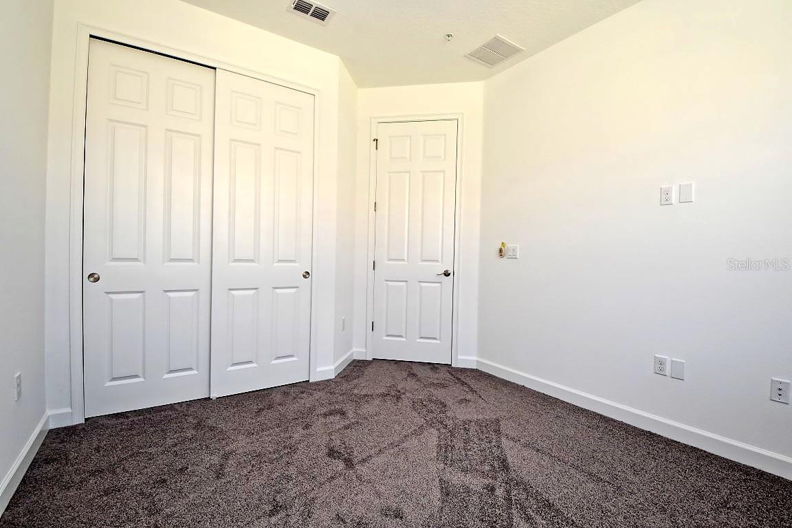 GRANDE OAKS AT HEATHROW - Residential Lease