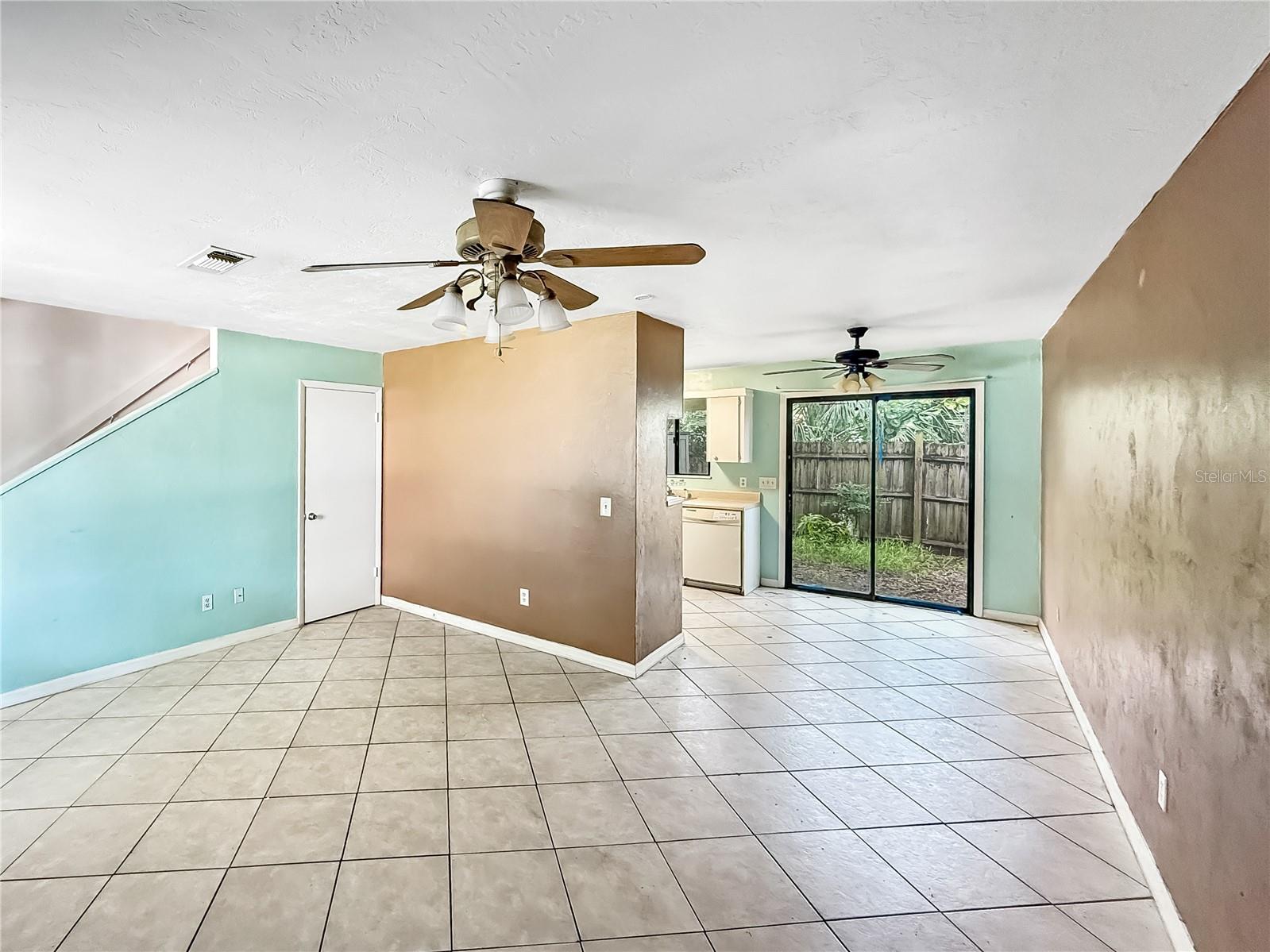 VILLAGE GREEN TWNHSES - Residential Lease