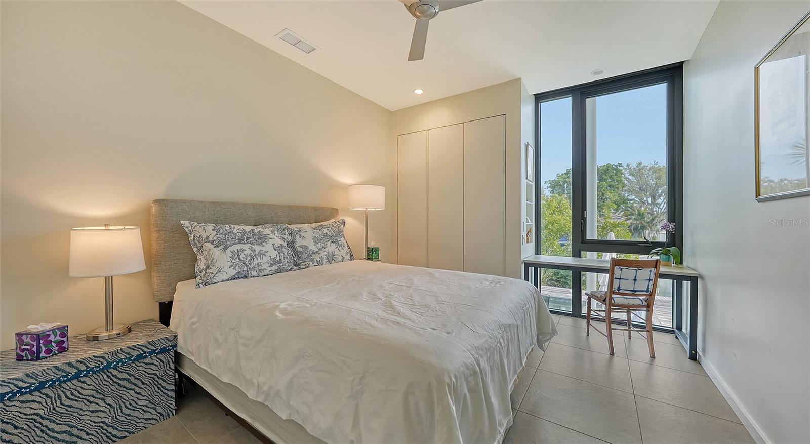 COUNTRY CLUB SHORES - Residential