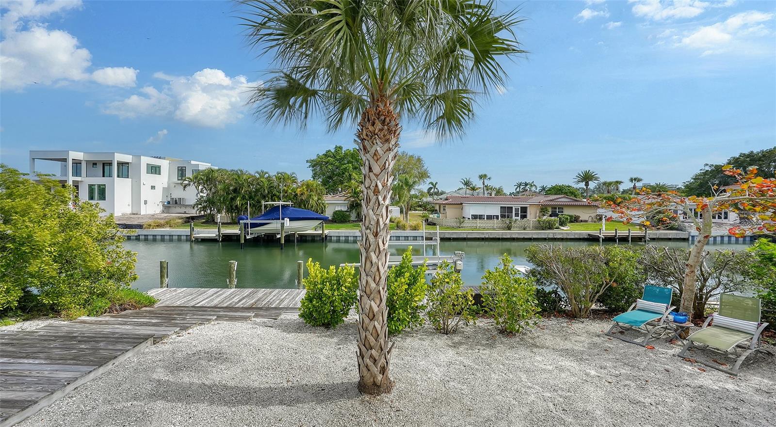 COUNTRY CLUB SHORES - Residential