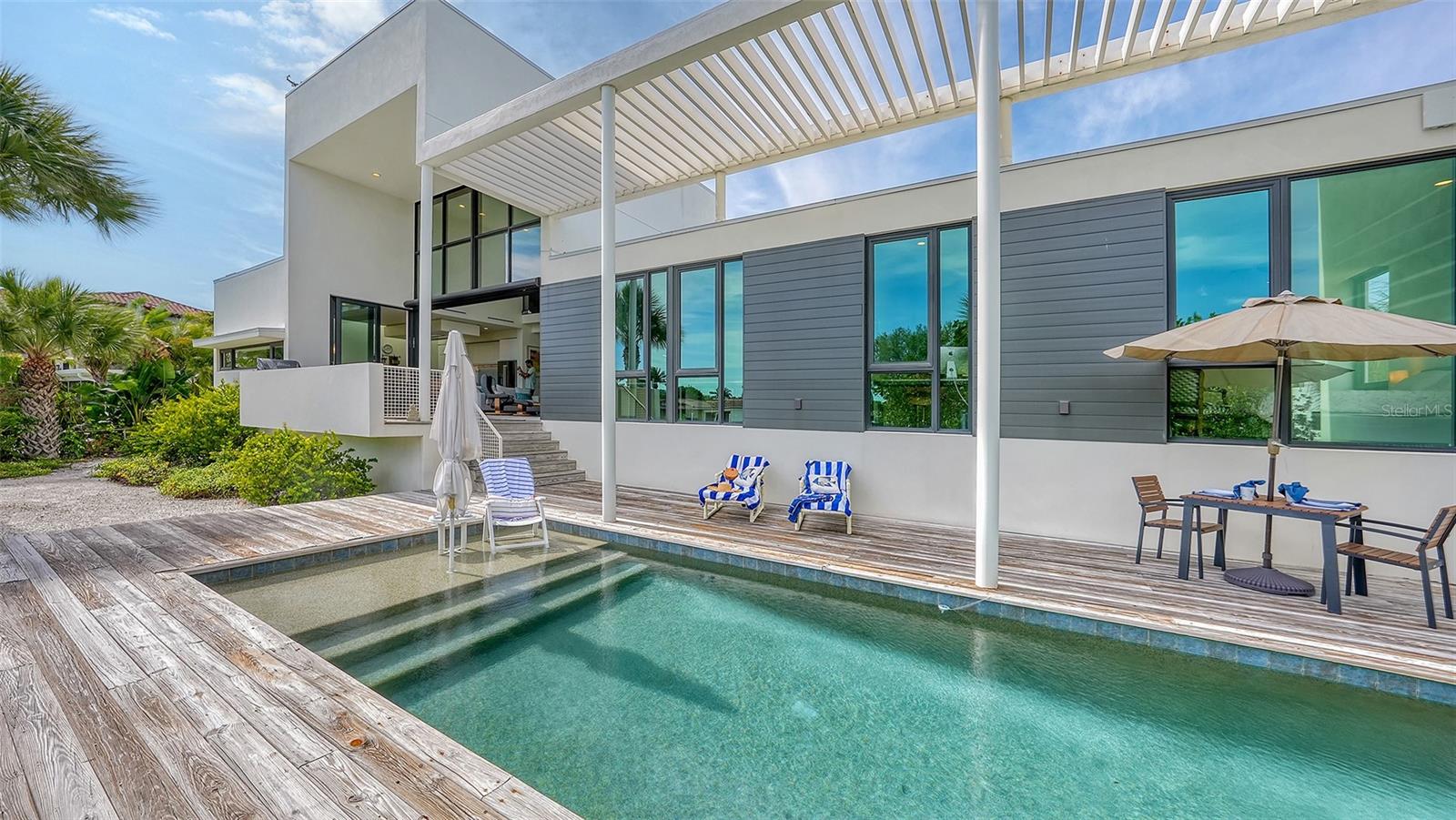 COUNTRY CLUB SHORES - Residential