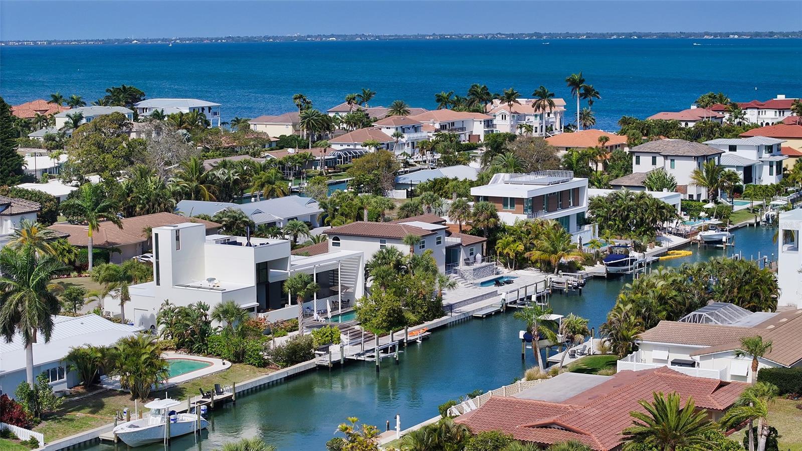 COUNTRY CLUB SHORES - Residential