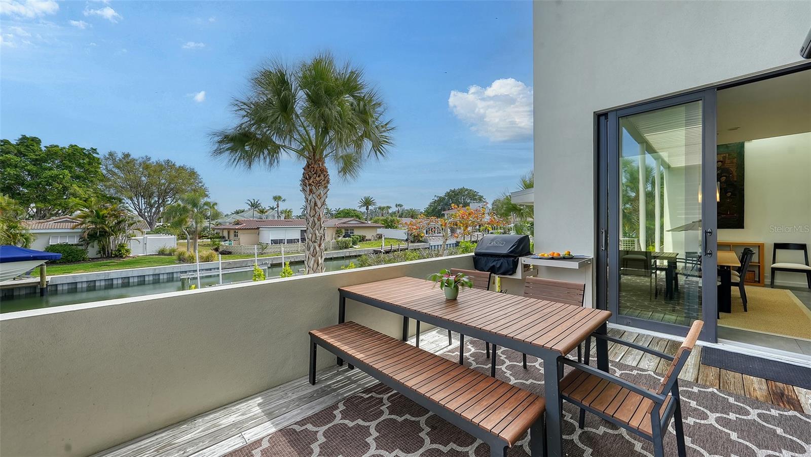 COUNTRY CLUB SHORES - Residential