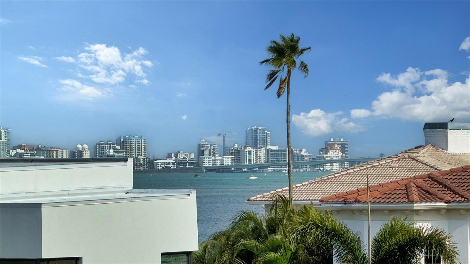 COUNTRY CLUB SHORES - Residential