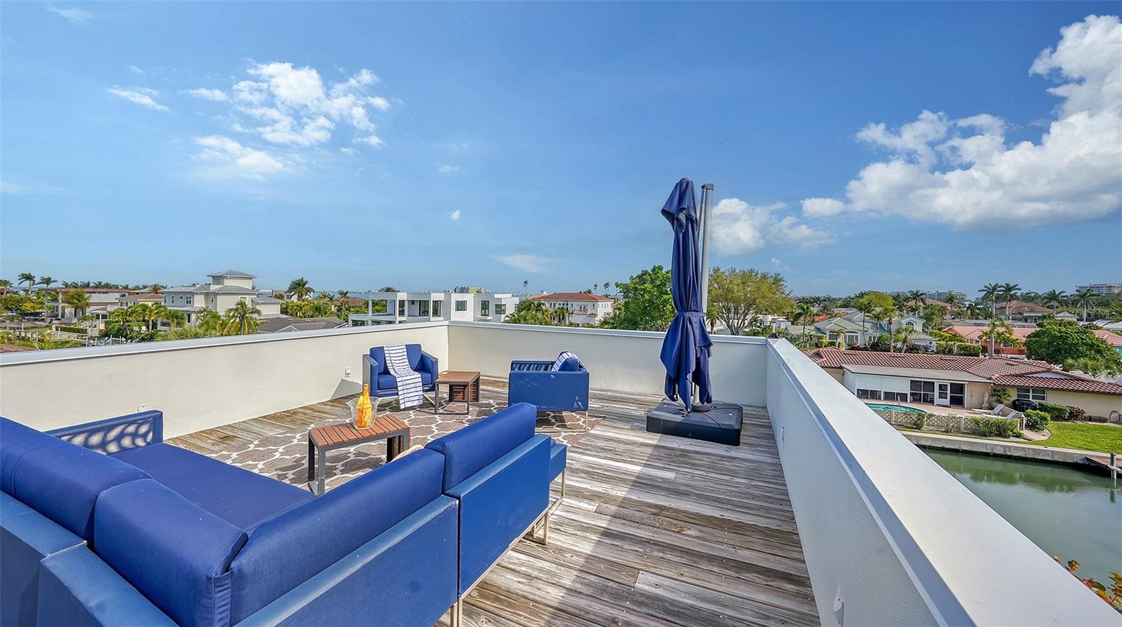 COUNTRY CLUB SHORES - Residential