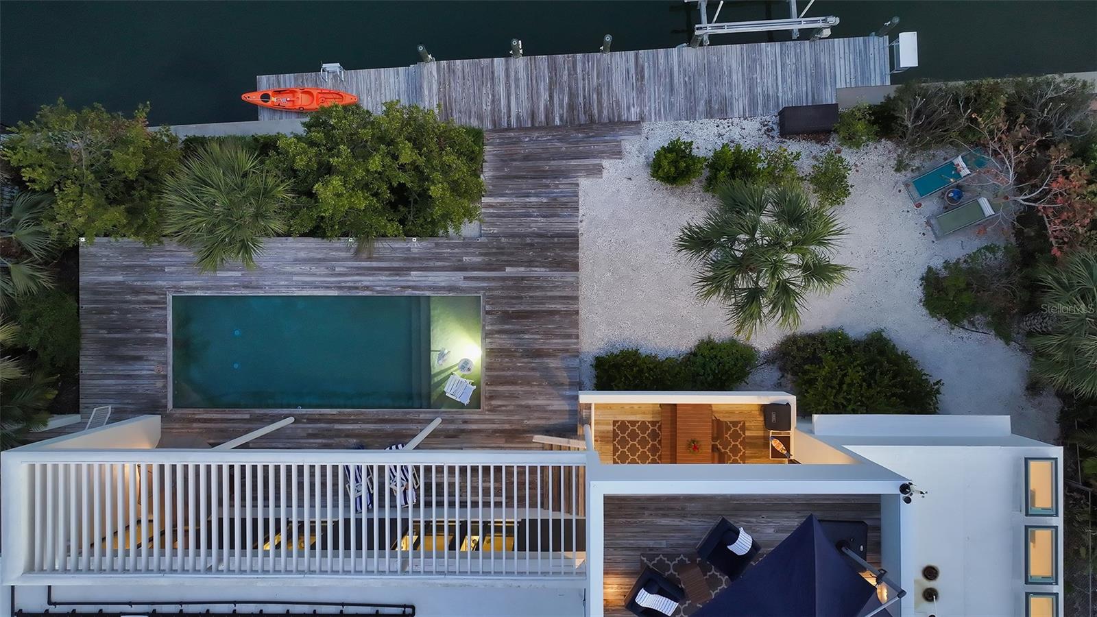 COUNTRY CLUB SHORES - Residential