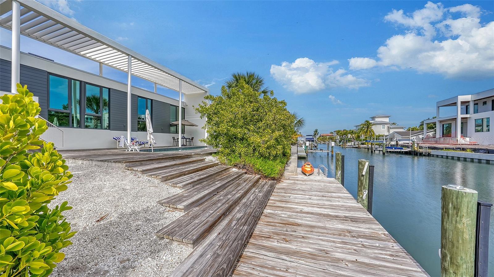 COUNTRY CLUB SHORES - Residential