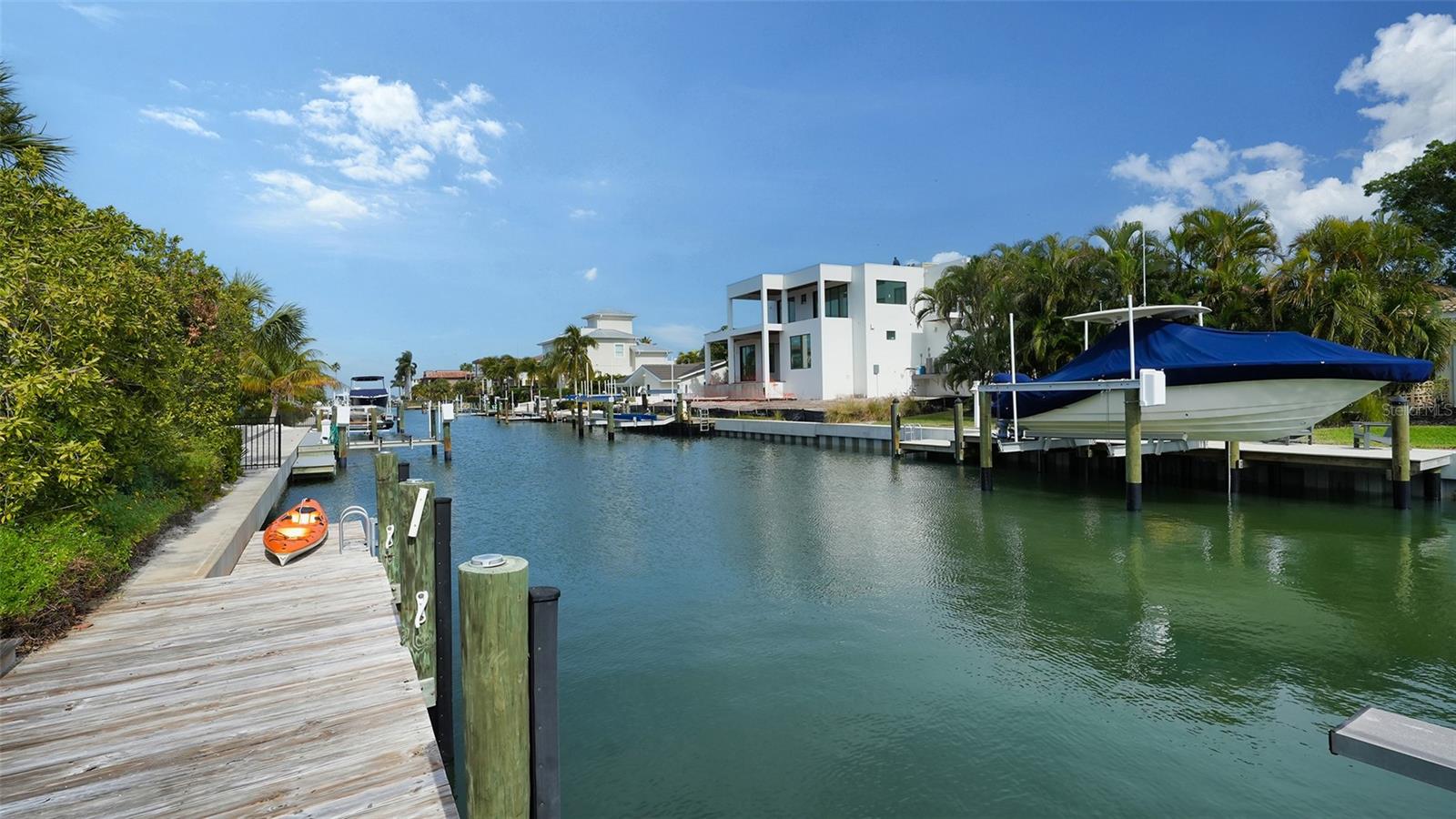 COUNTRY CLUB SHORES - Residential