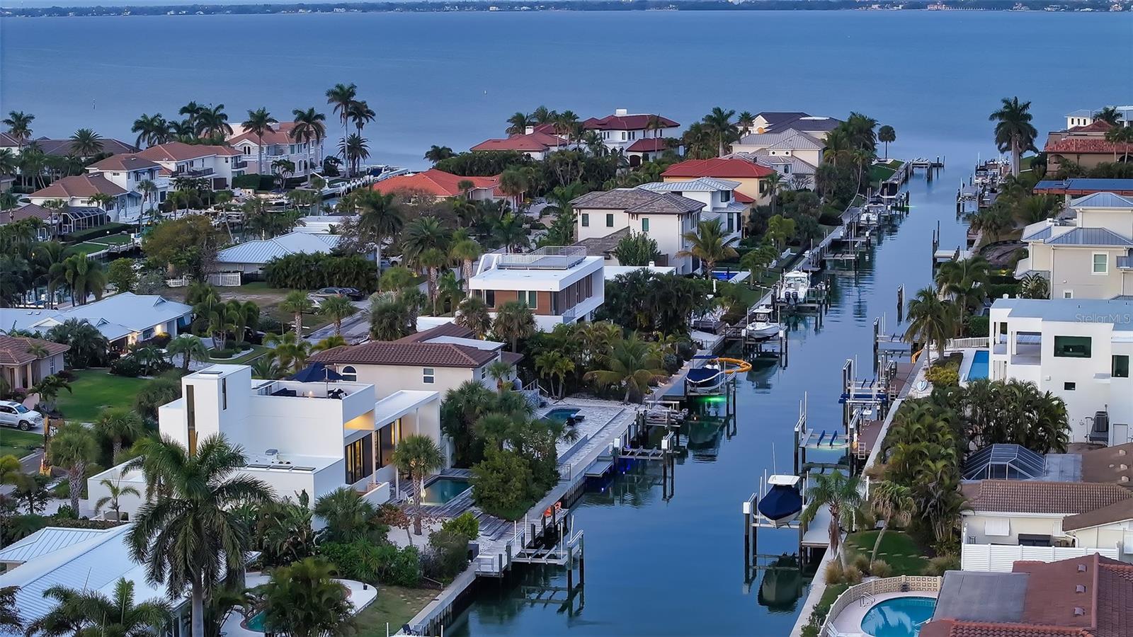 COUNTRY CLUB SHORES - Residential