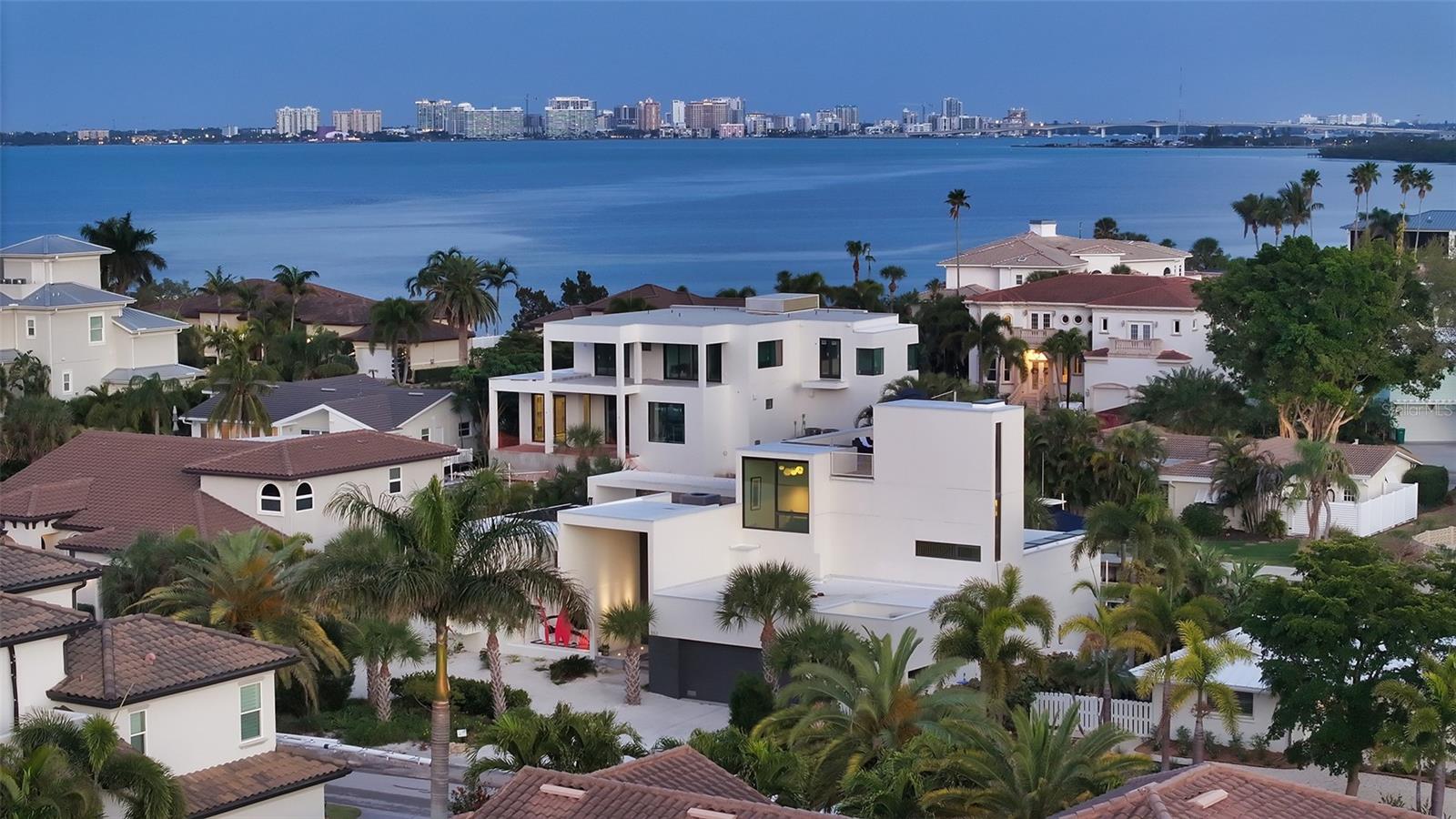 COUNTRY CLUB SHORES - Residential