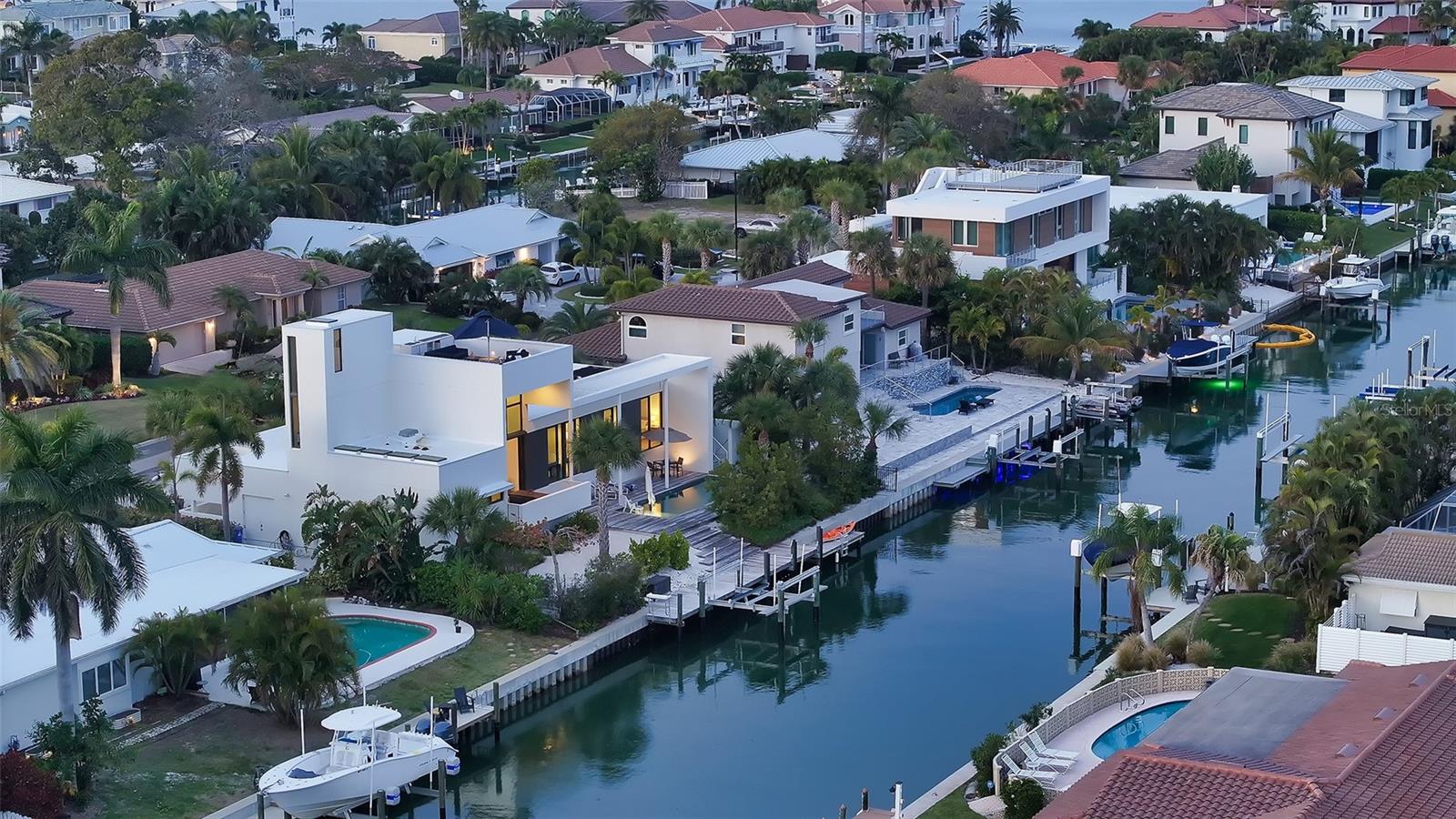 COUNTRY CLUB SHORES - Residential