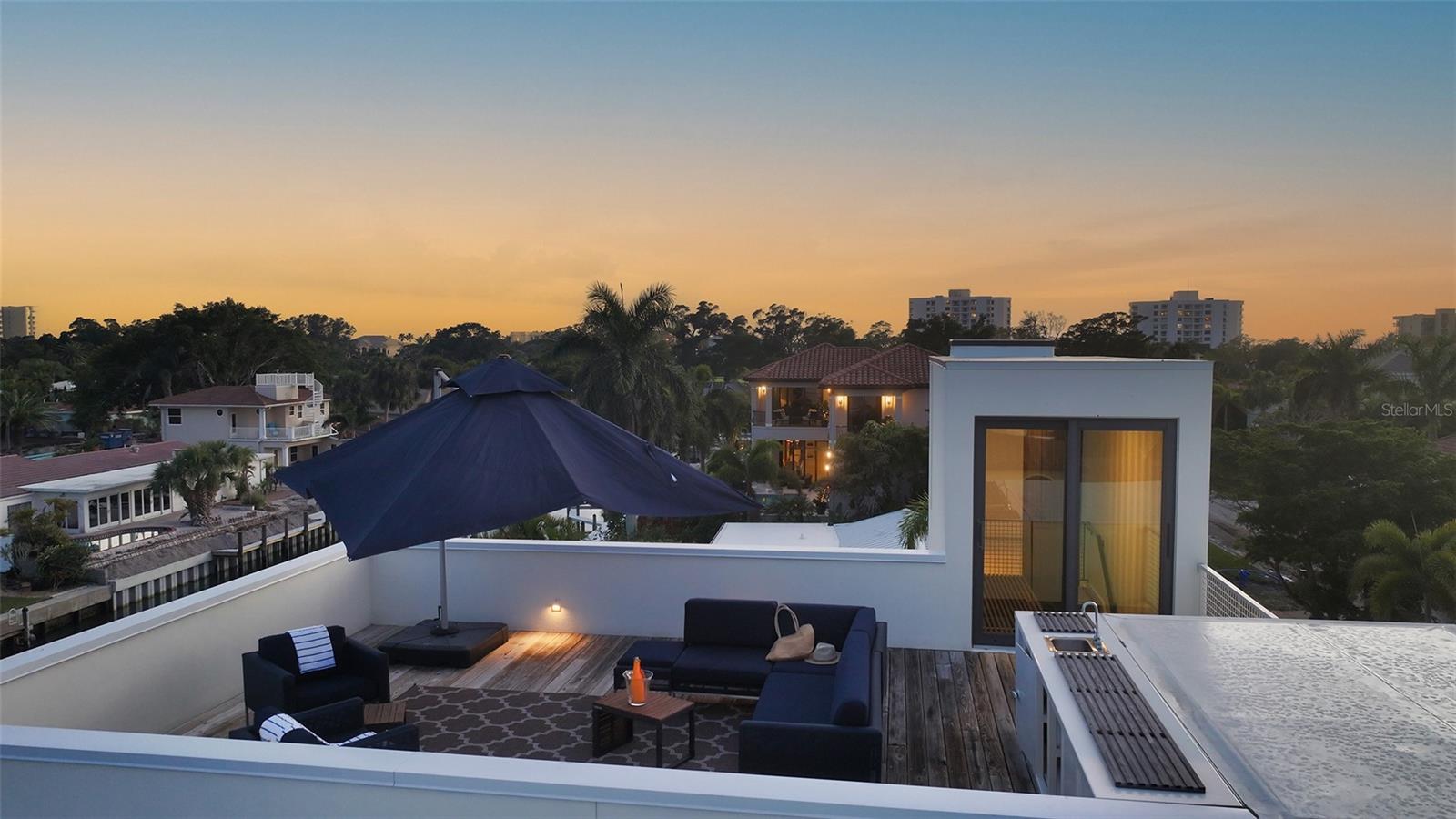 COUNTRY CLUB SHORES - Residential