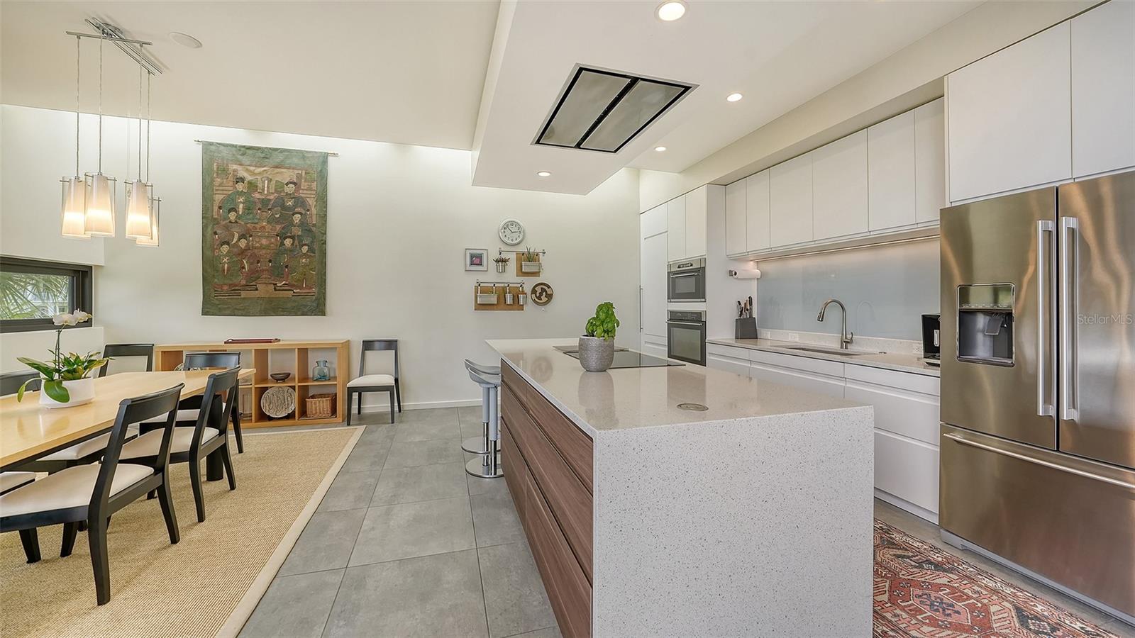 COUNTRY CLUB SHORES - Residential