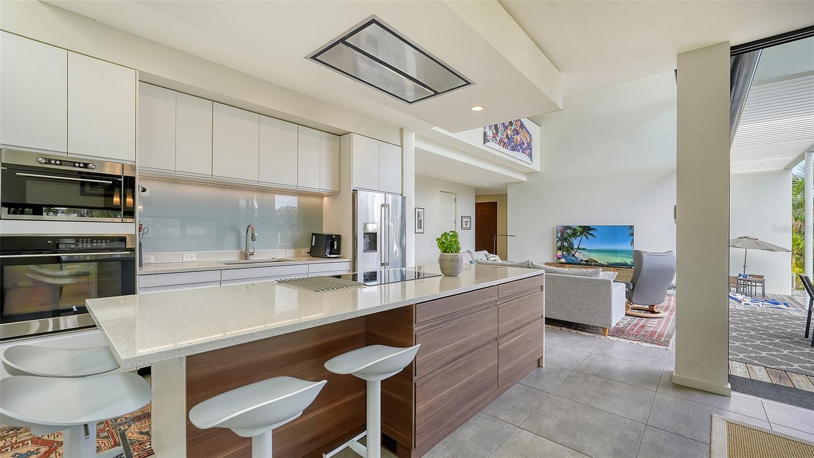 COUNTRY CLUB SHORES - Residential