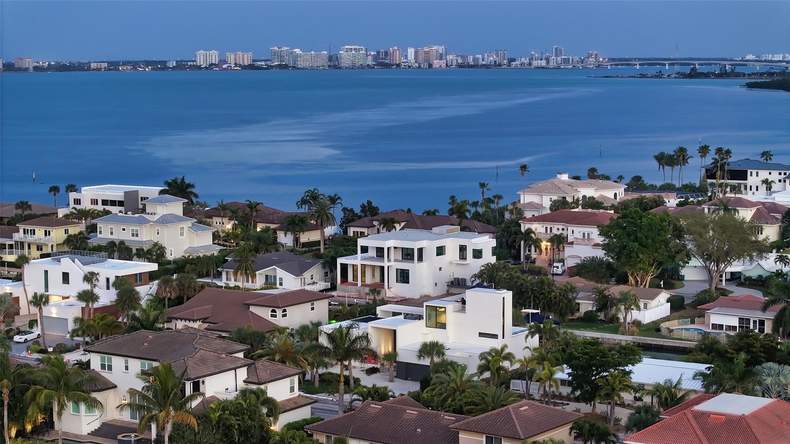 COUNTRY CLUB SHORES - Residential